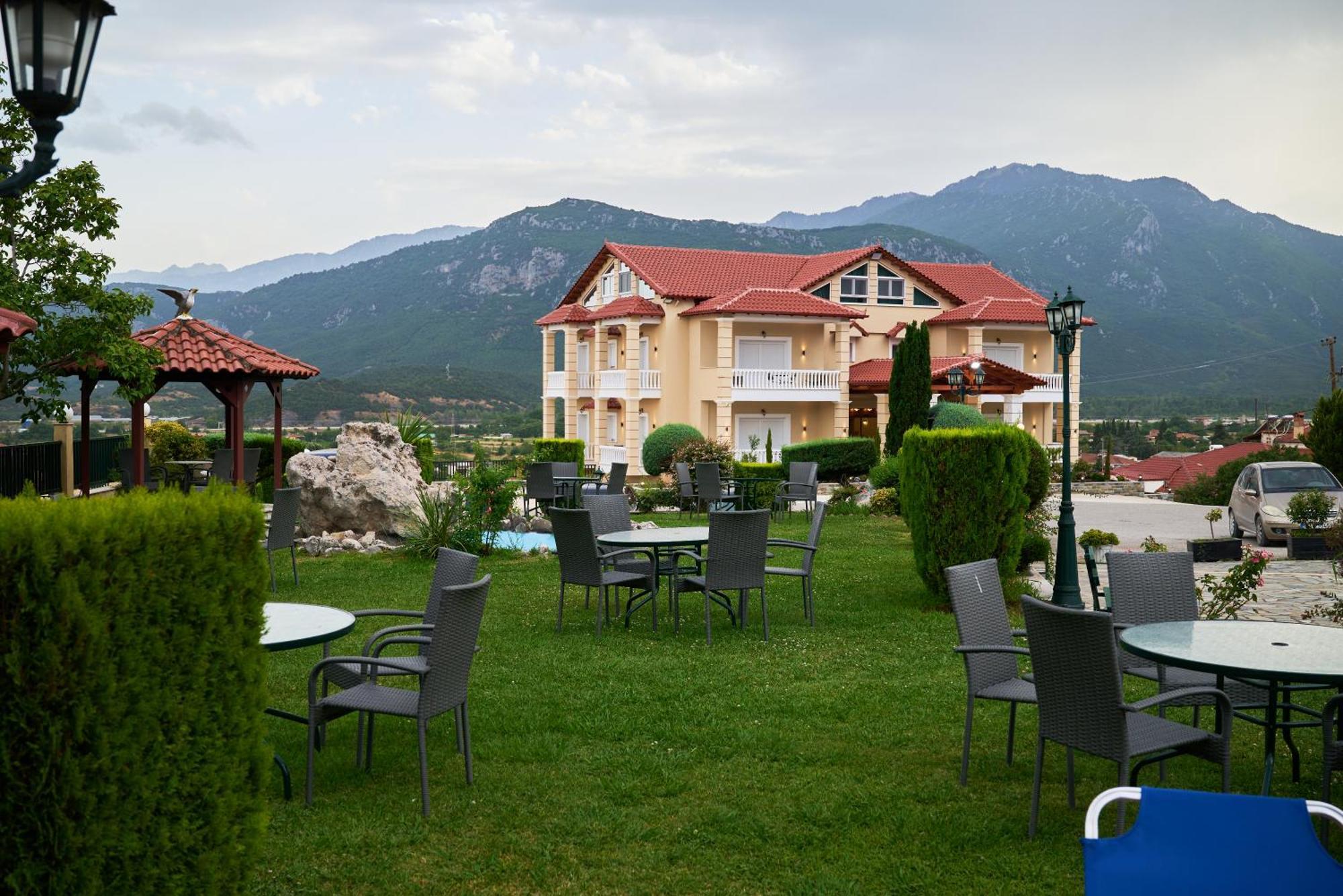 Famissi Suites 1 Калампака Экстерьер фото
